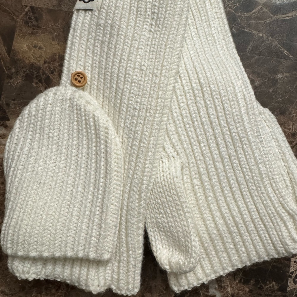 UGG White Knit mittens with Button Detail